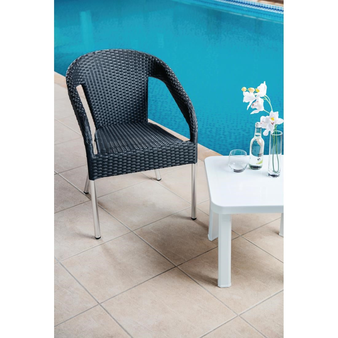 Bolero Wicker Wraparound Bistro Chair (Pack 4)
